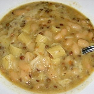 冬に食べたい！レンズ豆と白いんげん豆のパスタスープ